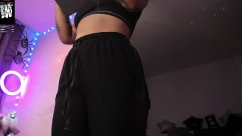     Luna Violeta  A r t i s t  online show from December 19, 1:18 am