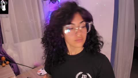     Luna Violeta  A r t i s t  online show from January 4, 1:52 am