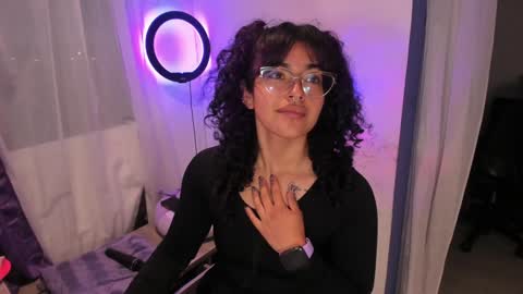     Luna Violeta  A r t i s t  online show from January 6, 11:09 pm