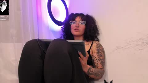     Luna Violeta  A r t i s t  online show from January 8, 1:53 am