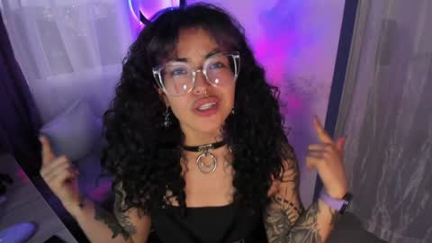     Luna Violeta  A r t i s t  online show from January 14, 11:05 pm