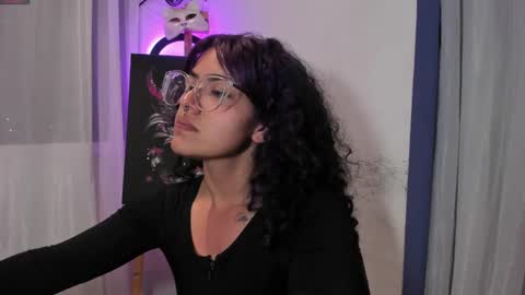     Luna Violeta  A r t i s t  online show from February 9, 11:36 pm