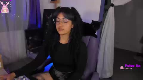     Luna Violeta  A r t i s t  online show from September 13, 11:37 pm