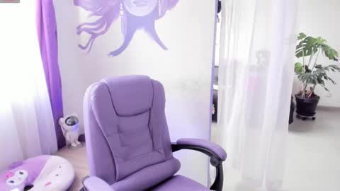     Luna Violeta  A r t i s t  online show from October 20, 8:31 pm