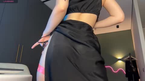 Snapshot of withlovebella chatting on November 25, 5:13 pm Isobelle online show from November 25, 5:13 pm