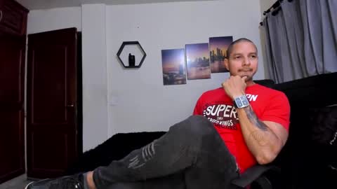 Magnus Dark independent model online show from April 4, 5:27 am