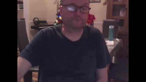 Snapshot of wobble444 chatting on December 16, 2:38 am wobble444 online show from December 16, 2:38 am