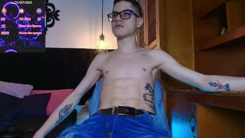  W O L F  online show from March 31, 11:21 am