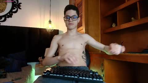  W O L F  online show from April 17, 11:24 am