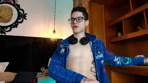  W O L F  online show from April 21, 11:27 am