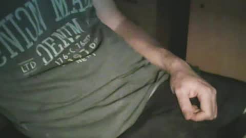 Snapshot of wolfie_2910 chatting on June 18, 4:33 pm wolfie_2910 online show from June 18, 4:33 pm