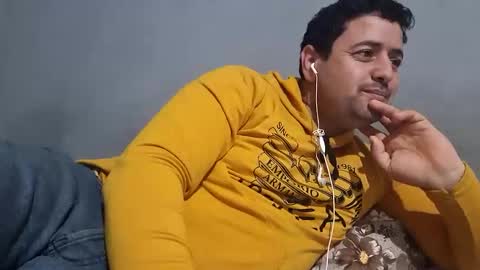 Snapshot of wolfrot chatting on January 19, 2:25 am wolf boy online show from January 19, 2:25 am