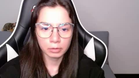Snapshot of wolfs_daughter chatting on April 23, 2:24 am Alex online show from April 23, 2:24 am