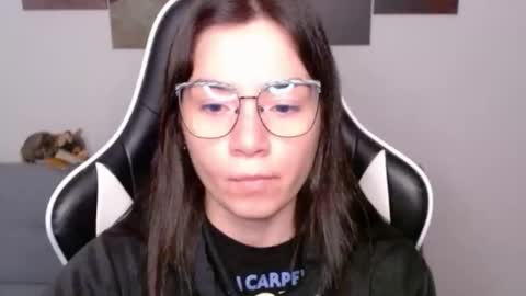 Snapshot of wolfs_daughter chatting on April 26, 1:36 am Alex online show from April 26, 1:36 am