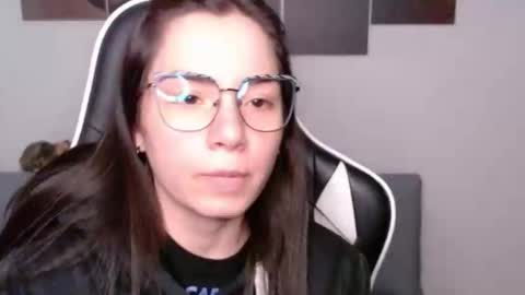 Snapshot of wolfs_daughter chatting on April 27, 1:14 am Alex online show from April 27, 1:14 am