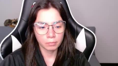 Snapshot of wolfs_daughter chatting on April 28, 1:59 am Alex online show from April 28, 1:59 am
