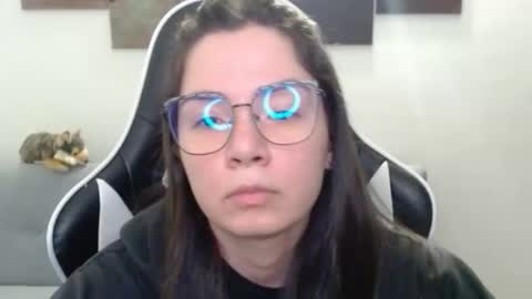 Snapshot of wolfs_daughter chatting on April 29, 1:32 am Alex online show from April 29, 1:32 am