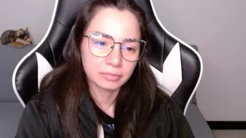 Snapshot of wolfs_daughter chatting on April 30, 2:40 am Alex online show from April 30, 2:40 am