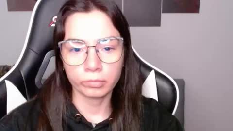 Snapshot of wolfs_daughter chatting on May 4, 12:50 am Alex online show from May 4, 12:50 am