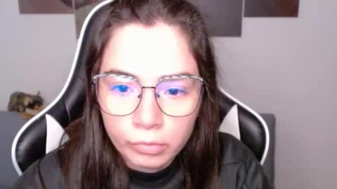 Snapshot of wolfs_daughter chatting on May 9, 2:50 am Alex online show from May 9, 2:50 am