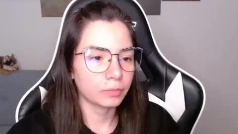 Snapshot of wolfs_daughter chatting on May 15, 2:18 am Alex online show from May 15, 2:18 am