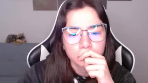 Snapshot of wolfs_daughter chatting on May 19, 1:11 am Alex online show from May 19, 1:11 am