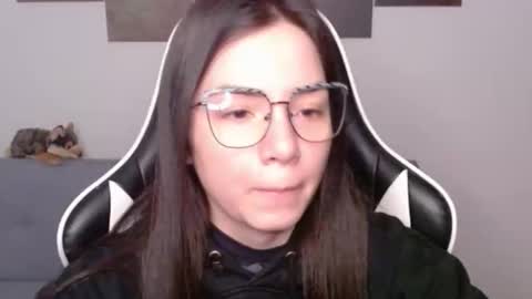Snapshot of wolfs_daughter chatting on May 22, 1:24 am Alex online show from May 22, 1:24 am