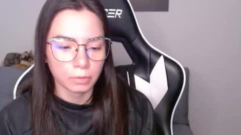 Snapshot of wolfs_daughter chatting on May 25, 1:11 am Alex online show from May 25, 1:11 am