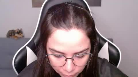 Snapshot of wolfs_daughter chatting on May 27, 2:19 am Alex online show from May 27, 2:19 am