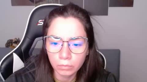 Snapshot of wolfs_daughter chatting on June 1, 12:45 am Alex online show from June 1, 12:45 am