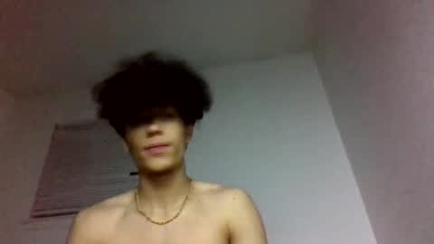 Snapshot of wolfstar49 chatting on December 18, 7:58 am lightskin online show from December 18, 7:58 am