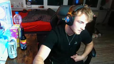 wollenjunge2006 online show from October 5, 6:39 pm