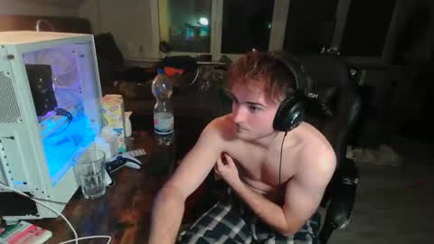 wollenjunge2006 online show from November 10, 9:58 pm