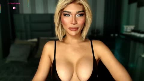 Julia online show from December 17, 1:22 am