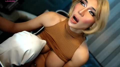 Julia online show from February 25, 4:22 am