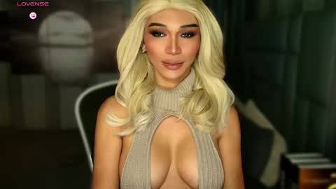 Julia online show from April 24, 3:09 am