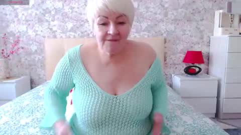 Snapshot of women_pleasures chatting on February 16, 10:21 am women_pleasures online show from February 16, 10:21 am