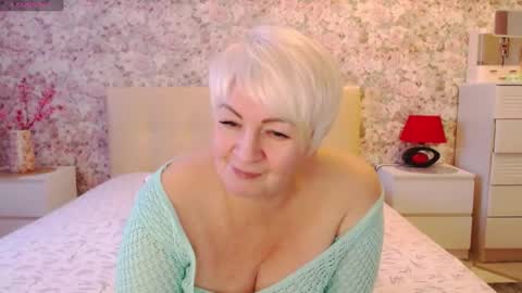 Snapshot of women_pleasures chatting on February 16, 2:54 pm women_pleasures online show from February 16, 2:54 pm