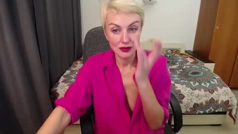 Snapshot of women_pleasures chatting on September 18, 9:06 pm women_pleasures online show from September 18, 9:06 pm