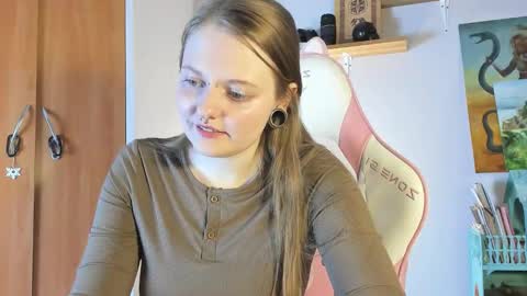 Snapshot of wonderconnie chatting on October 2, 1:29 pm wonderconnie online show from October 2, 1:29 pm