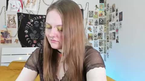 Snapshot of wonderconnie chatting on October 25, 1:07 pm wonderconnie online show from October 25, 1:07 pm