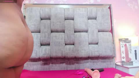 Snapshot of wonderkloe_ chatting on November 4, 8:30 pm wonderkloe_ online show from November 4, 8:30 pm