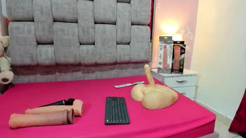 Snapshot of wonderkloe_ chatting on December 14, 7:29 pm wonderkloe_ online show from December 14, 7:29 pm