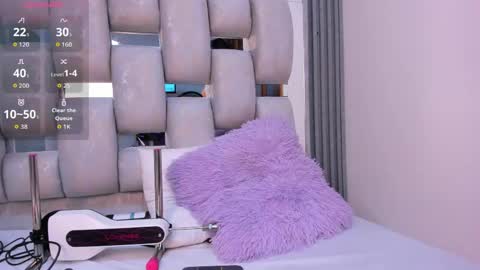 wonderkloe_ online show from April 18, 9:04 pm