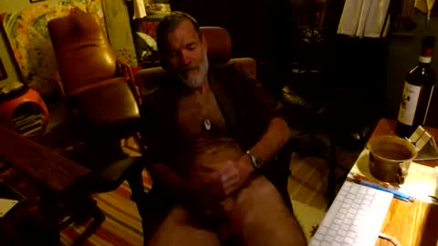 Snapshot of woodchuck185 chatting on May 28, 3:37 am Chuck online show from May 28, 3:37 am