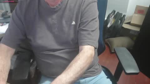 Snapshot of woodworker6473 chatting on December 15, 8:58 pm woodworker6473 online show from December 15, 8:58 pm