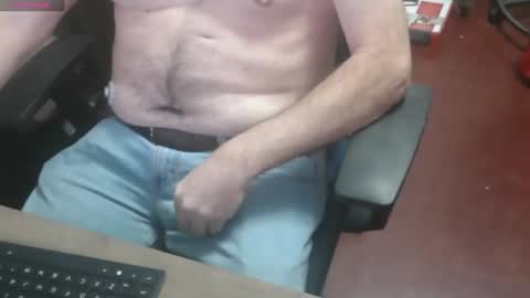 Snapshot of woodworker6473 chatting on December 21, 11:45 pm woodworker6473 online show from December 21, 11:45 pm