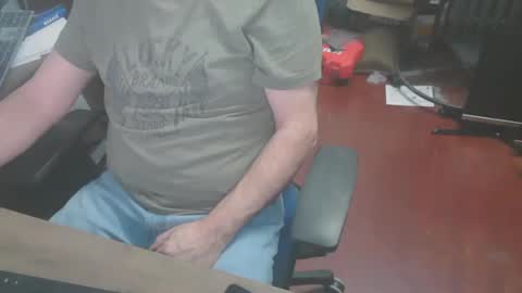 Snapshot of woodworker6473 chatting on January 20, 12:15 am woodworker6473 online show from January 20, 12:15 am
