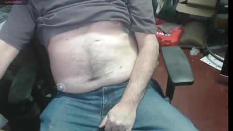Snapshot of woodworker6473 chatting on January 25, 12:27 am woodworker6473 online show from January 25, 12:27 am