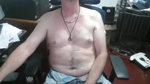 Snapshot of woodworker6473 chatting on October 4, 12:41 am woodworker6473 online show from October 4, 12:41 am